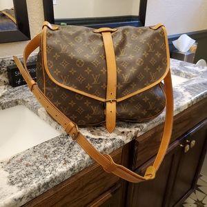 Louis Vuitton Saumur 35
